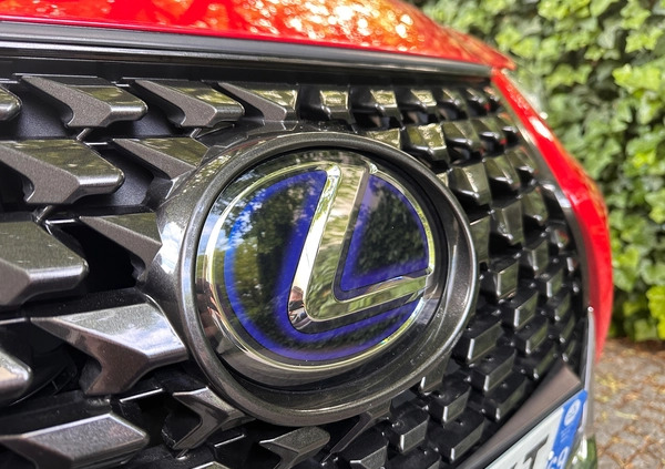 Lexus UX cena 134900 przebieg: 26000, rok produkcji 2021 z Kamieńsk małe 277